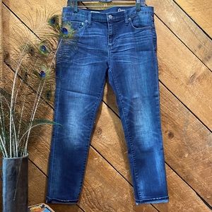 Gap Women’s Mid Rise Girlfriend Jeans Size 30